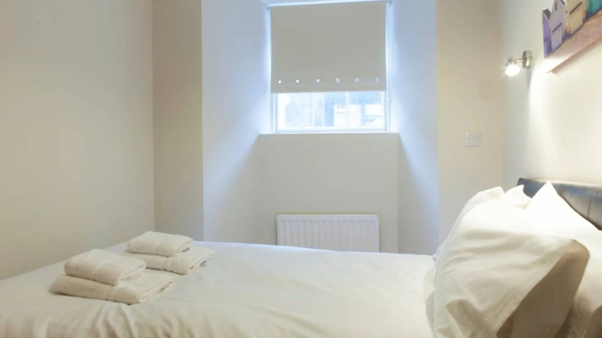 2 Bedroom Flat In West End Sleeps 4 Edinburgh